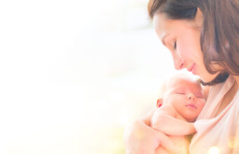 Covid-19 : une femme vaccinée donne naissance à un bébé immunisé