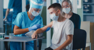 Vaccin Pfizer : efficace à 100% chez les 12-15 ans