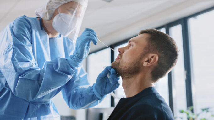 Covid-19 : les tests nasopharyngés ne seraient pas sans risque