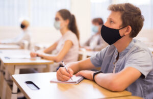 Fake news : le test salivaire à l’école utilisé pour récupérer nos données personnelles