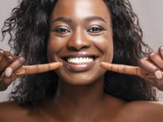 Cinq astuces pour garder les dents blanches naturellement