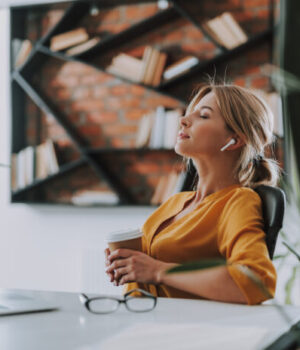 Ne gardez pas vos écouteurs toute la journée !