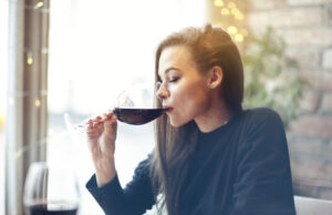 Alcool : un quart des adultes français consomme trop