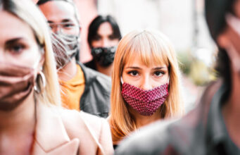 Covid-19 : plus de la moitié des Européens sera contaminée par Omicron