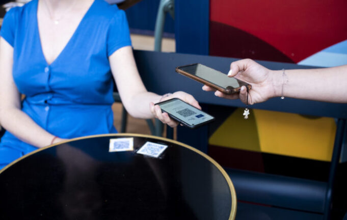 Passe vaccinal : quelles sont les modifications apportées par le Sénat ?