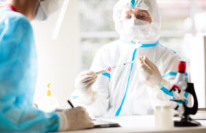 Un sous-variant d’Omicron prolonge la cinquième vague