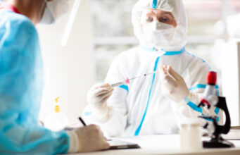 Un sous-variant d’Omicron prolonge la cinquième vague