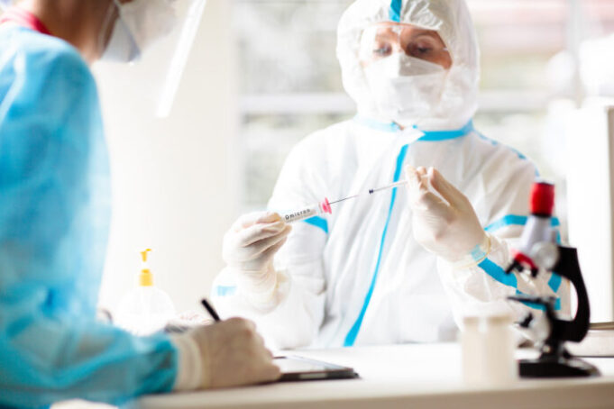 Un sous-variant d’Omicron prolonge la cinquième vague