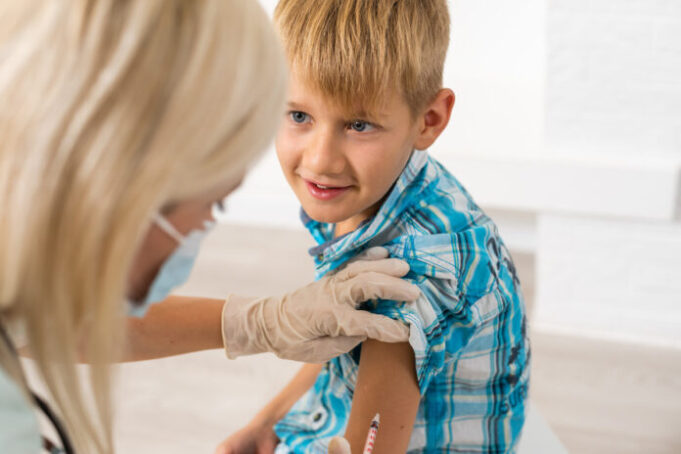 Vaccination : l’accord d’un seul parent suffisant pour les 5-11 ans