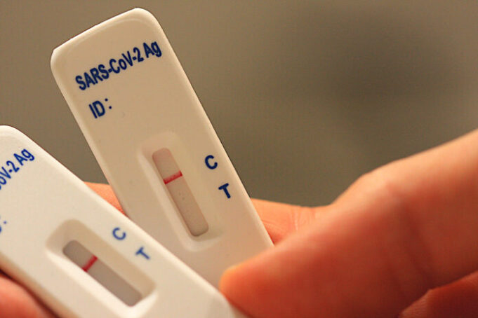 Autotest Covid-19 : peut-on le jeter directement à la poubelle ?