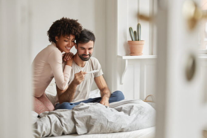 Fake news : les vaccins anti-Covid affectent-ils la fertilité ?