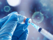 La troisième dose n’est plus obligatoire après deux injections puis une infection