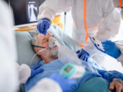 Covid-19: qui sont les patients hospitalisés malgré leur vaccination ?