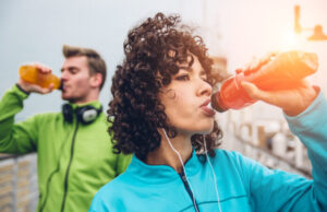 Des centaines de substances nocives dans les gourdes en plastique