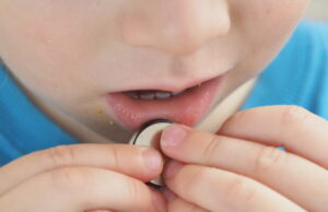 Que faire si mon enfant avale une pile-bouton ?