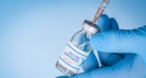 Vaccin Janssen : risque d’infarctus du myocarde chez les moins de 75 ans