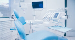 Un dentiste marseillais accusé de mutilations sur 322 patients