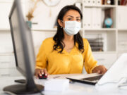 Un employeur peut-il obliger ses salariés à porter le masque après le 14 mars ?