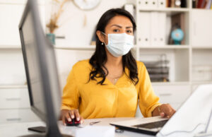 Un employeur peut-il obliger ses salariés à porter le masque après le 14 mars ?