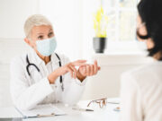 Covid-19 : faut-il garder le masque chez le médecin ou le dentiste?