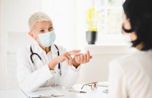 Covid-19 : faut-il garder le masque chez le médecin ou le dentiste?