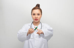 Covid-19 : la 4e dose est inutile chez les jeunes adultes