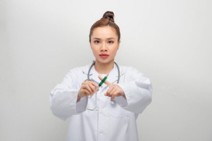 Covid-19 : la 4e dose est inutile chez les jeunes adultes