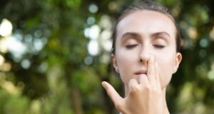 Comment le yoga du visage nous aide à garder la forme?