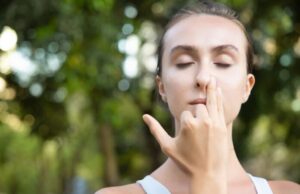 Comment le yoga du visage nous aide à garder la forme?