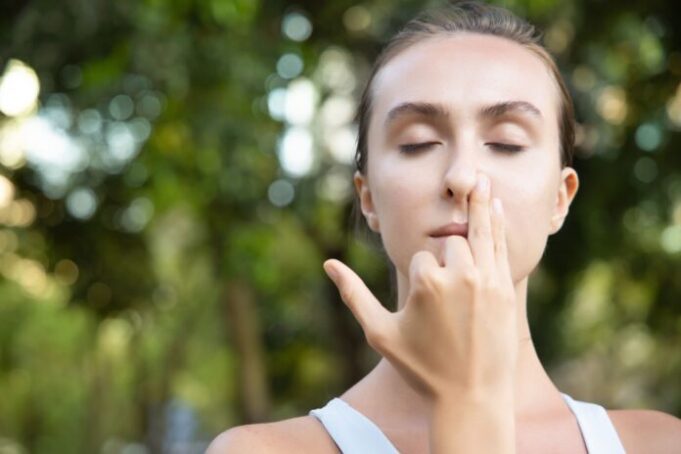 Comment le yoga du visage nous aide à garder la forme?