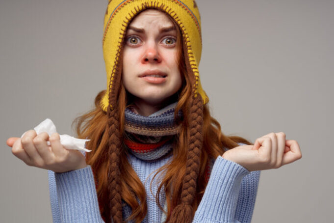 Nez qui coule, gorge qui gratte : Covid, rhume ou allergie ?