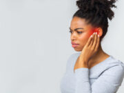 Covid-19 : pertes auditives liées au vaccin selon l’OMS