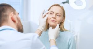 Quelle est la différence entre la chirurgie plastique et esthétique ?