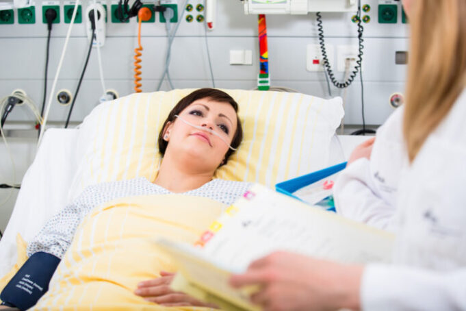 Covid-19 : seulement 1 patient hospitalisé sur 4 est rétabli un an après