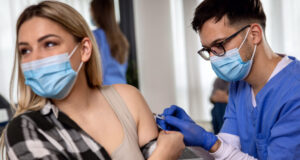 Feu vert pour les infirmiers de vacciner sans prescription médicale