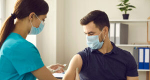 Vaccins à ARN : le risque de myocardite est-il «fréquent» ?