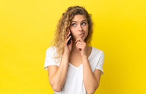 L’arnaque des « patchs anti-ondes » à coller sur son smartphone