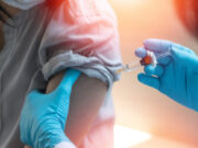 Les vaccins contre la Covid-19 affaiblissent-ils le système immunitaire ?