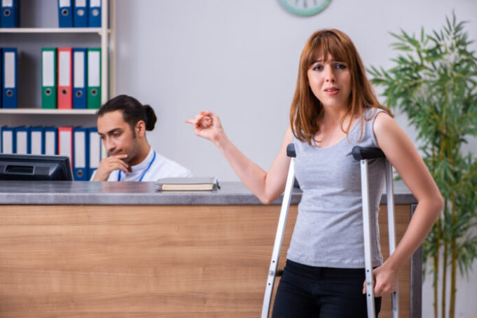 Vrai ou faux ? Les femmes attendent plus longtemps que les hommes aux urgences