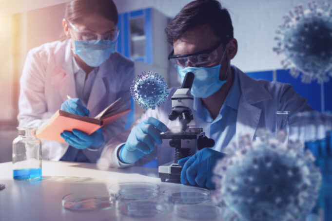 Pourquoi les variants BA.4 et BA.5 inquiètent les autorités ?