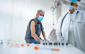 Vaccination Covid : pourquoi les Français y vont à reculons ?