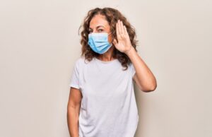 Vaccins Pfizer et Moderna : problèmes potentiels de surdité