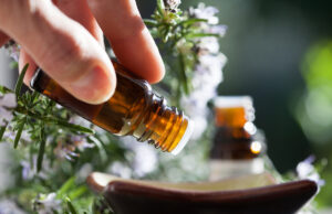Les huiles essentielles indispensables en vacances