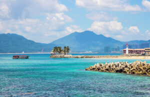 80 000 touristes coincés sur une île en Chine, après des détections de cas de Covid-19
