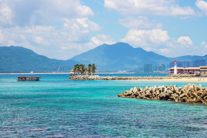 80 000 touristes coincés sur une île en Chine, après des détections de cas de Covid-19