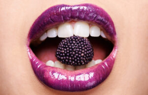 Se maquiller avec des fruits : c’est quoi cette nouvelle tendance ?