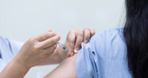 Cinq pharmacies autorisées à vacciner contre la variole du singe