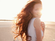 Comment prendre soin de ses cheveux en été ?