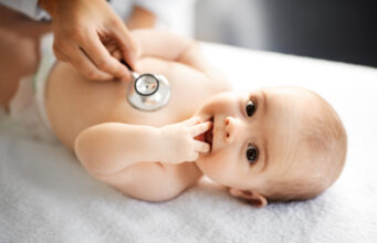 Bébé : un nouveau vaccin français contre la bronchiolite