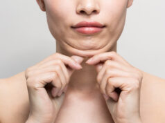 Quelques exercices du visage pour vous débarrasser de votre double menton